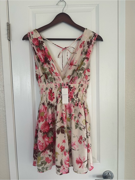 Abercrombie & Fitch Dresses & Skirts - Abercrombie and Fitch Floral Pink and Green V-Neck Summer Dress